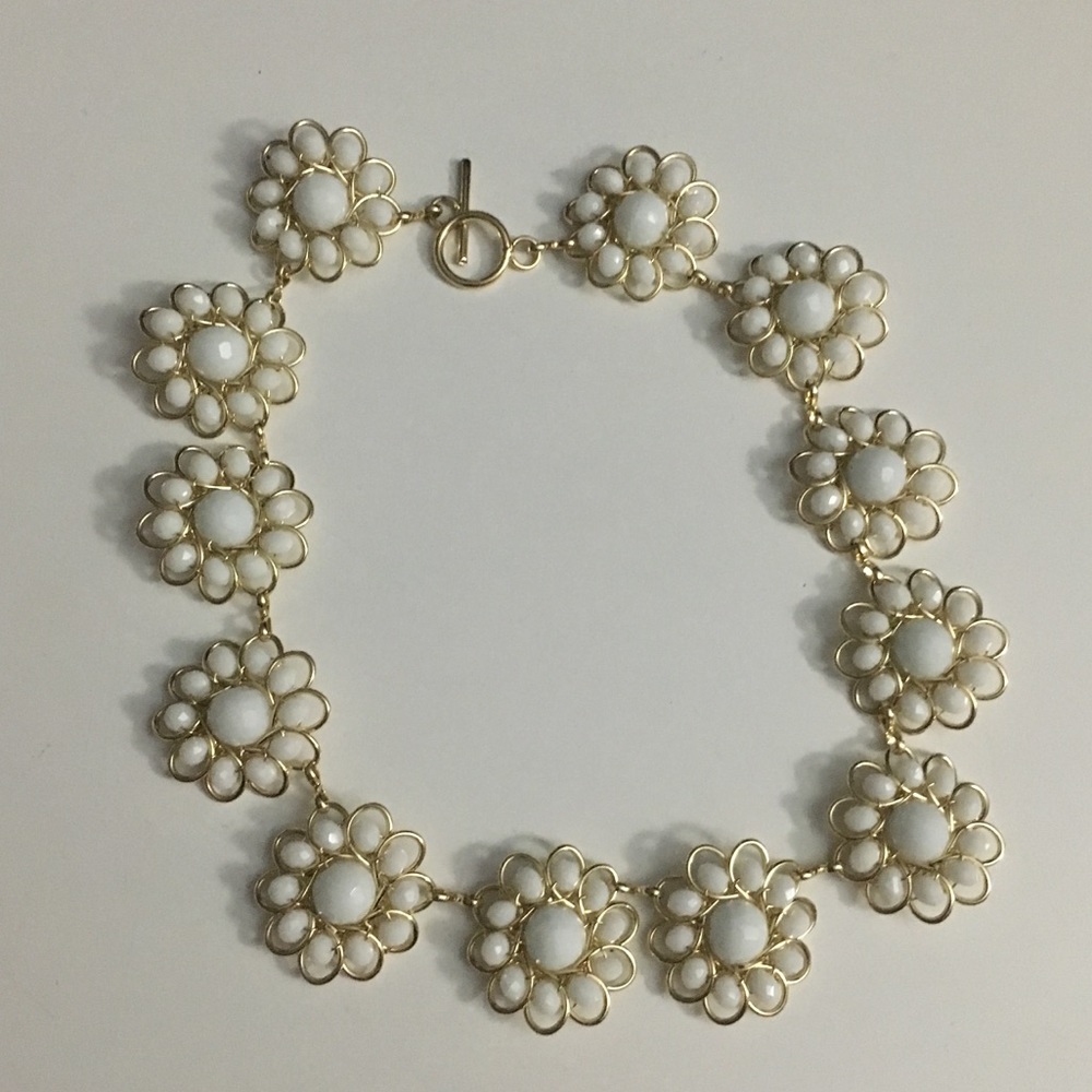 Flower Cream & Gold Necklace NWOT